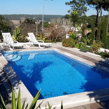 Moradia Com Piscina Na Lagoa De Albufeira Сasa de vacaciones Sesimbra