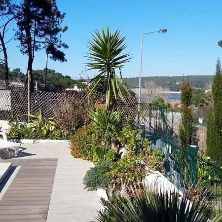 Moradia Com Piscina Na Lagoa De Albufeira Сasa de vacaciones *