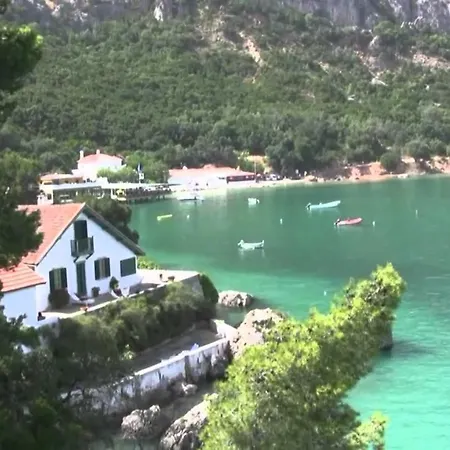 Moradia Com Piscina Na Lagoa De Albufeira Сasa de vacaciones Sesimbra
