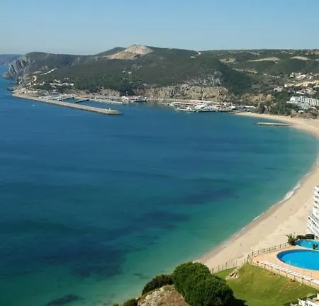 Moradia Com Piscina Na Lagoa De Albufeira *