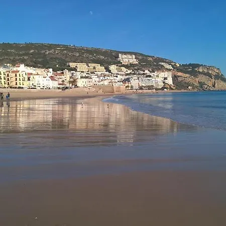 Moradia Com Piscina Na Lagoa De Albufeira Сasa de vacaciones Sesimbra